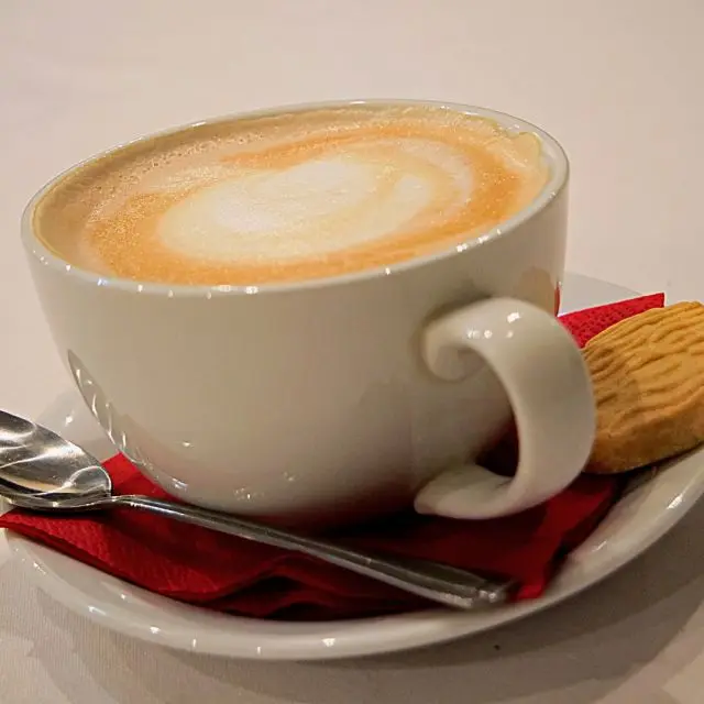 ☕ Rise and shine! ☀️ Start your day off right with our offer - any hot drink ordered before 11am comes with a FREE mini croissant! 🥐🎉 

Come and visit us to get your morning caffeine fix and a delicious snack! 😋 #MorningOffer #HotDrink #Croissant 🙌🏼